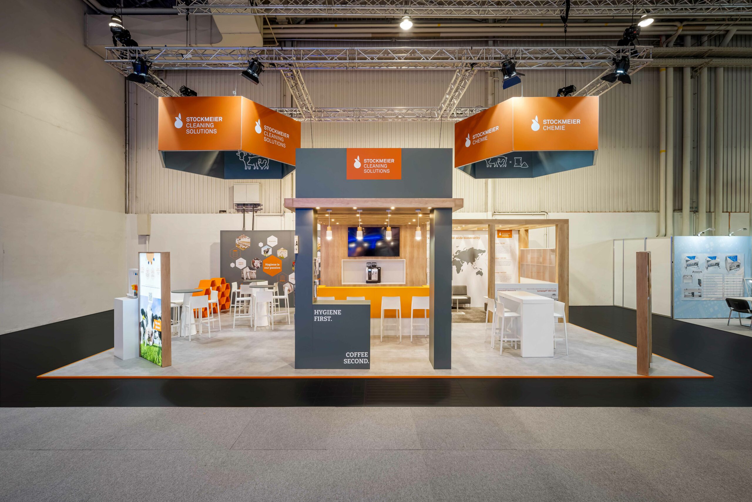 Messestandfotografie des Stockmeier Messestandes zur EuroTier 2024 in Hannover Messebau Viavend