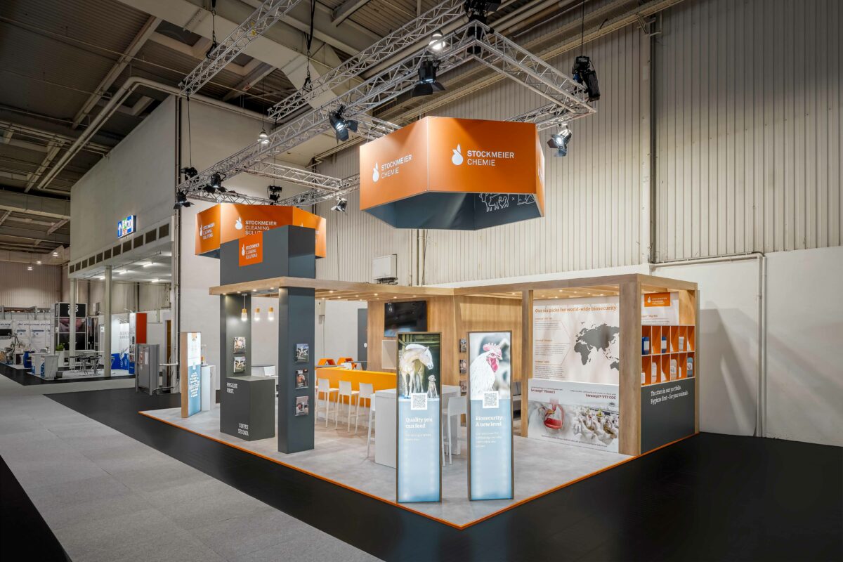 Messestandfotografie des Stockmeier Messestandes zur EuroTier 2024 in Hannover Messebau Viavend