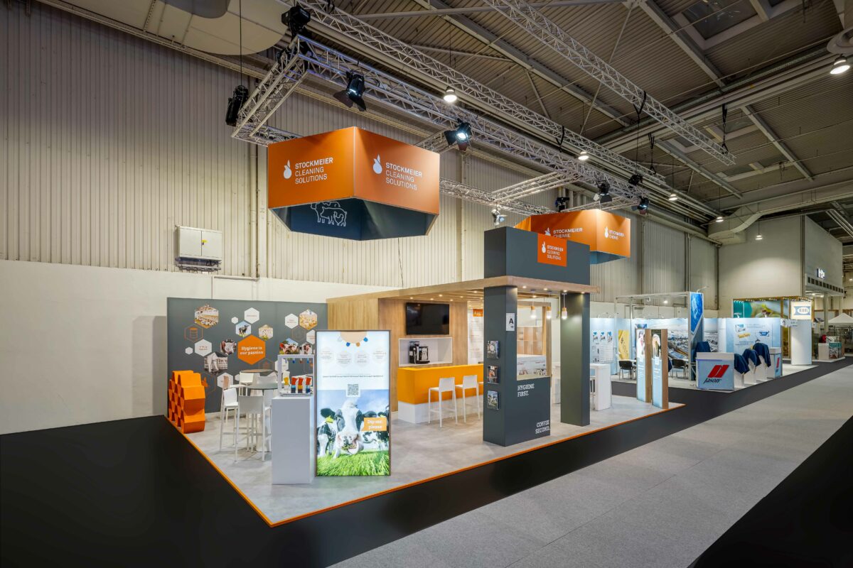 Messestandfotografie des Stockmeier Messestandes zur EuroTier 2024 in Hannover Messebau Viavend